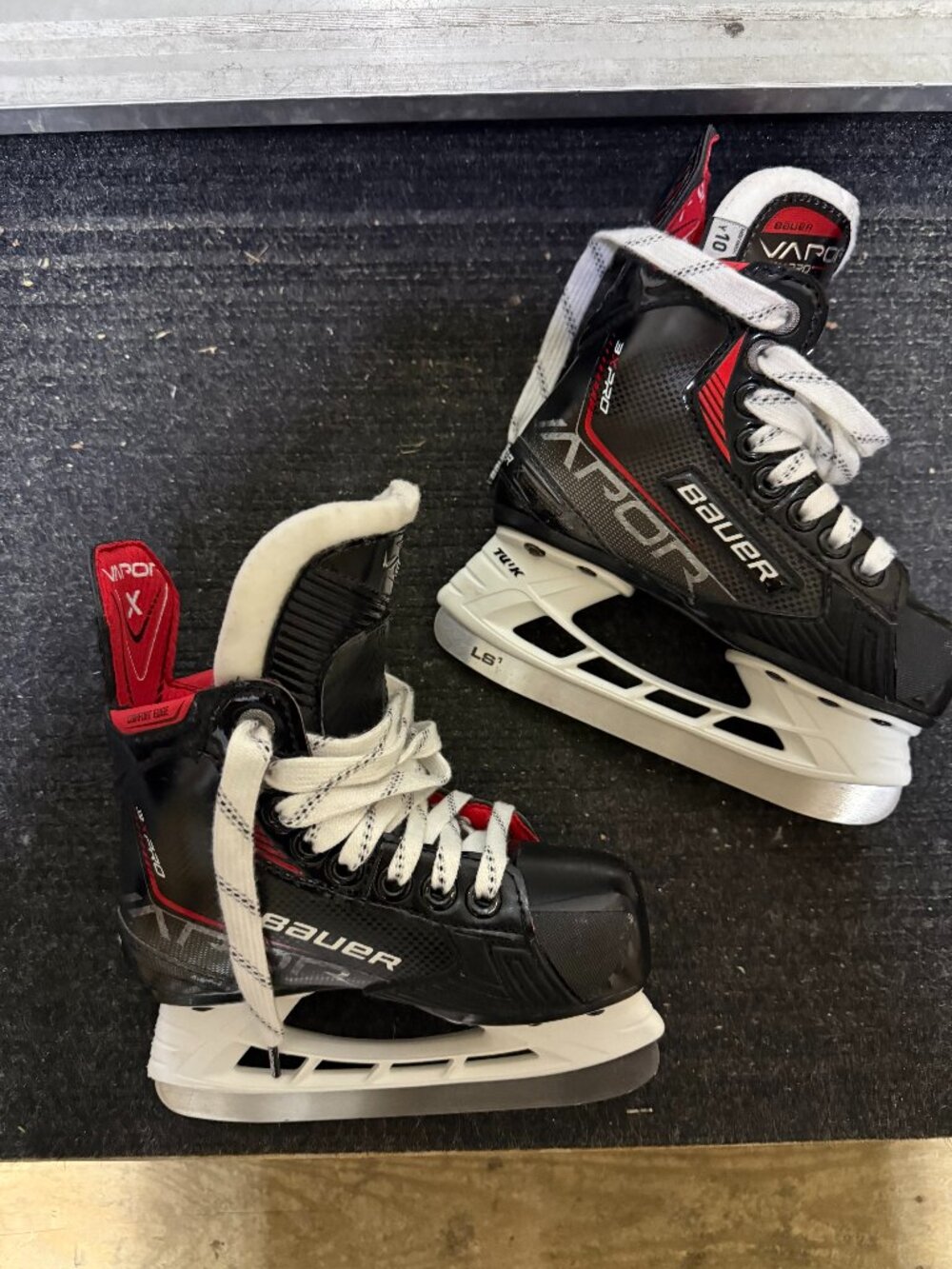 Bauer Vapor 3X Pro Youth Hockey Skates (Size 10y) - LIKE NEW